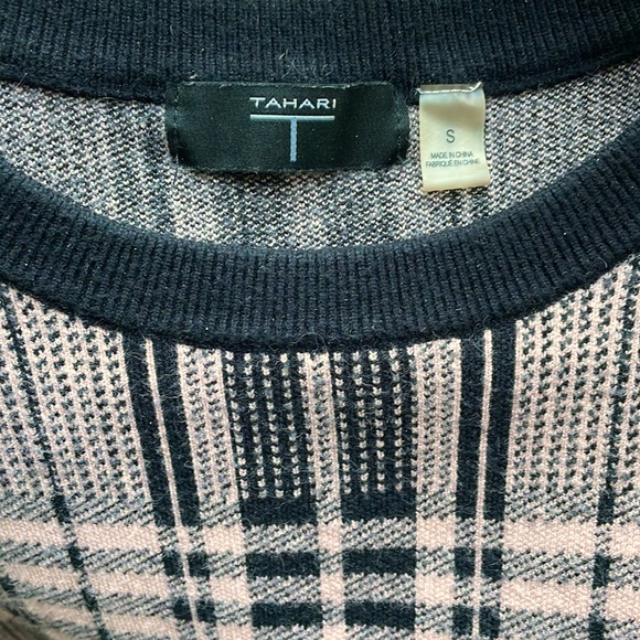 T Tahari Black Mist & Antique Dusk Pink Short Sleeve Sweater Sz S - Picture 4 of 6